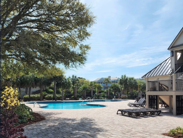Elegant Beach retreat in Pawleys Island 5-Bedroom Steps to Beach